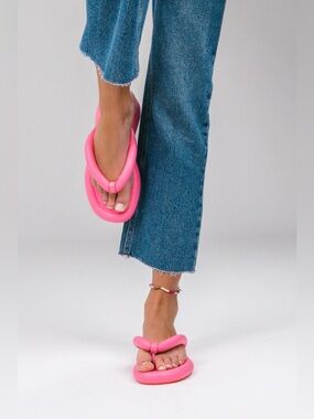 🩴🩴🩴 MELISSA Hot Pink Flip Flops, size 9 US